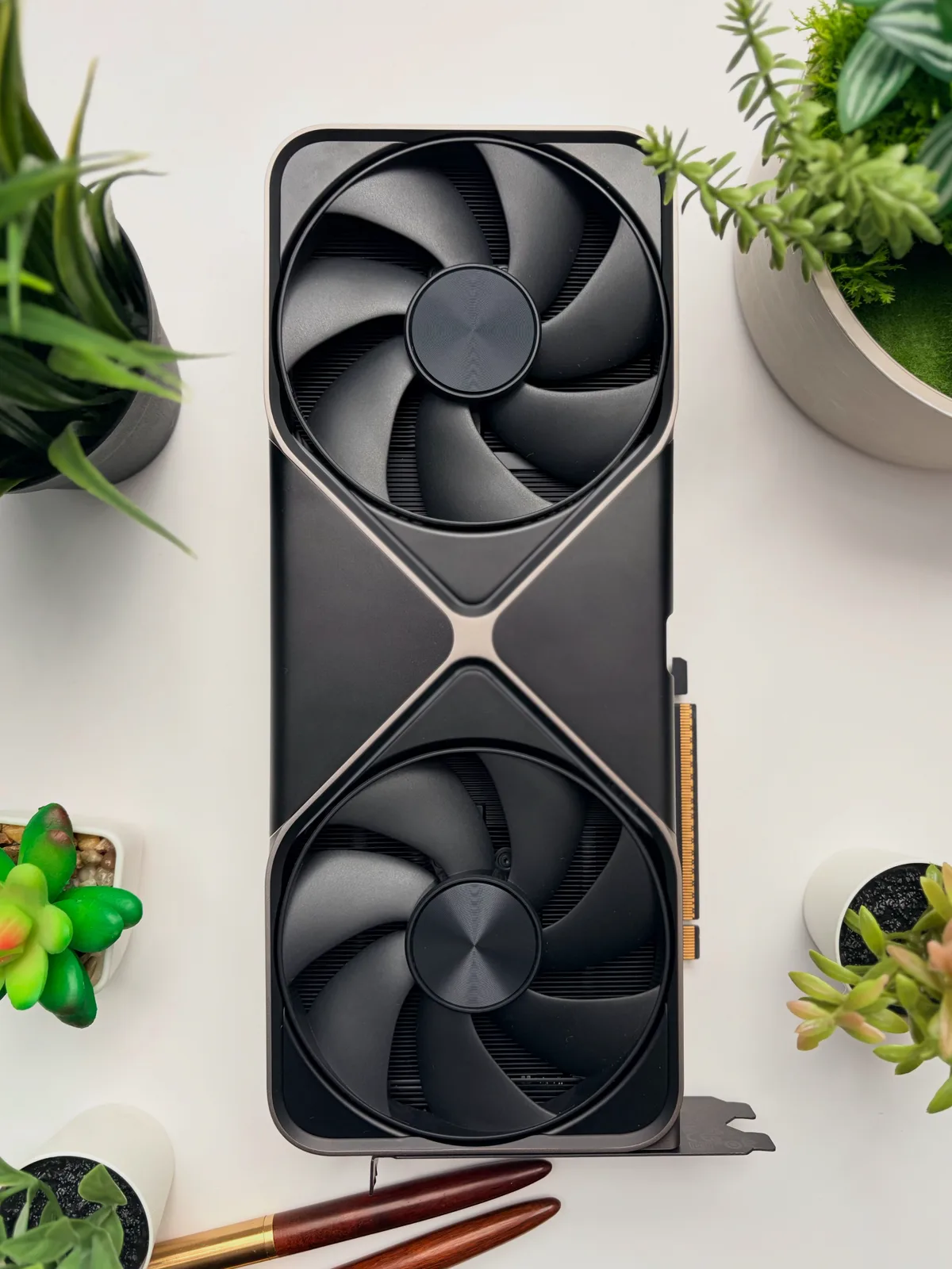 RTX 5080 FE, pohled shora